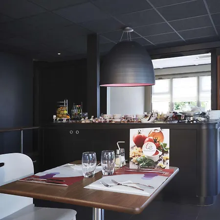 Hotel Campanile - Lomme 3*